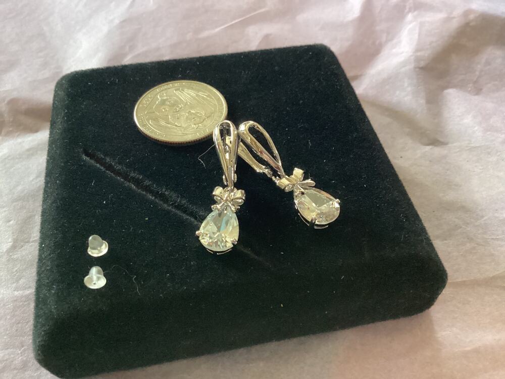 4122 NIP Silver Leaverback Teardrop Bridal Earring Set